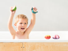 Load image into Gallery viewer, Plan Toys Sea Life Bath Set
