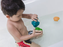 Load image into Gallery viewer, Plan Toys Sea Life Bath Set
